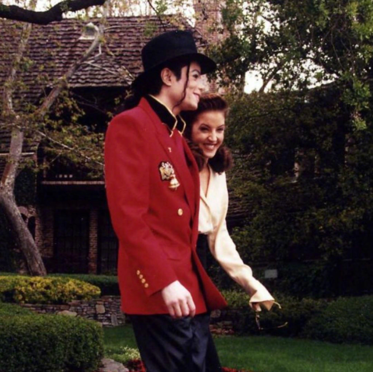 迈克尔·杰克逊和丽莎·玛丽·普雷斯利在2年短暂婚姻里