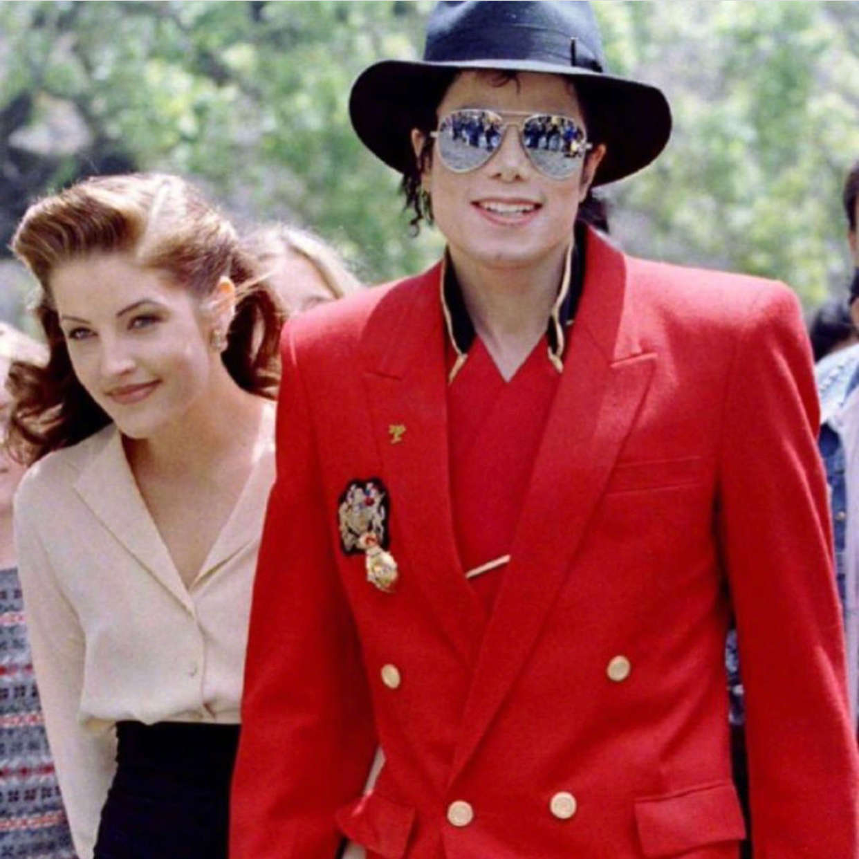 迈克尔·杰克逊和丽莎·玛丽·普雷斯利在2年短暂婚姻里