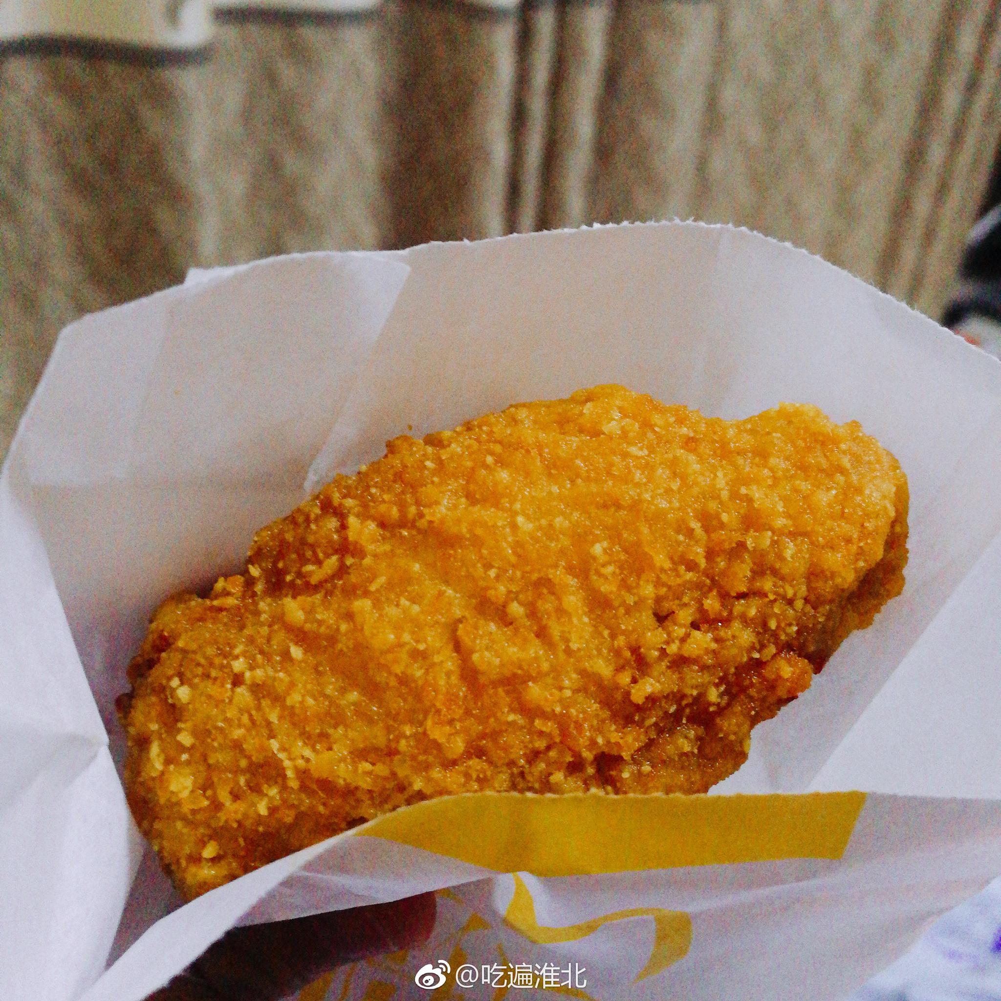 麦当劳巧克力的派真的太好吃了新出的椒盐金脆鸡翅emmm感觉就一般般了