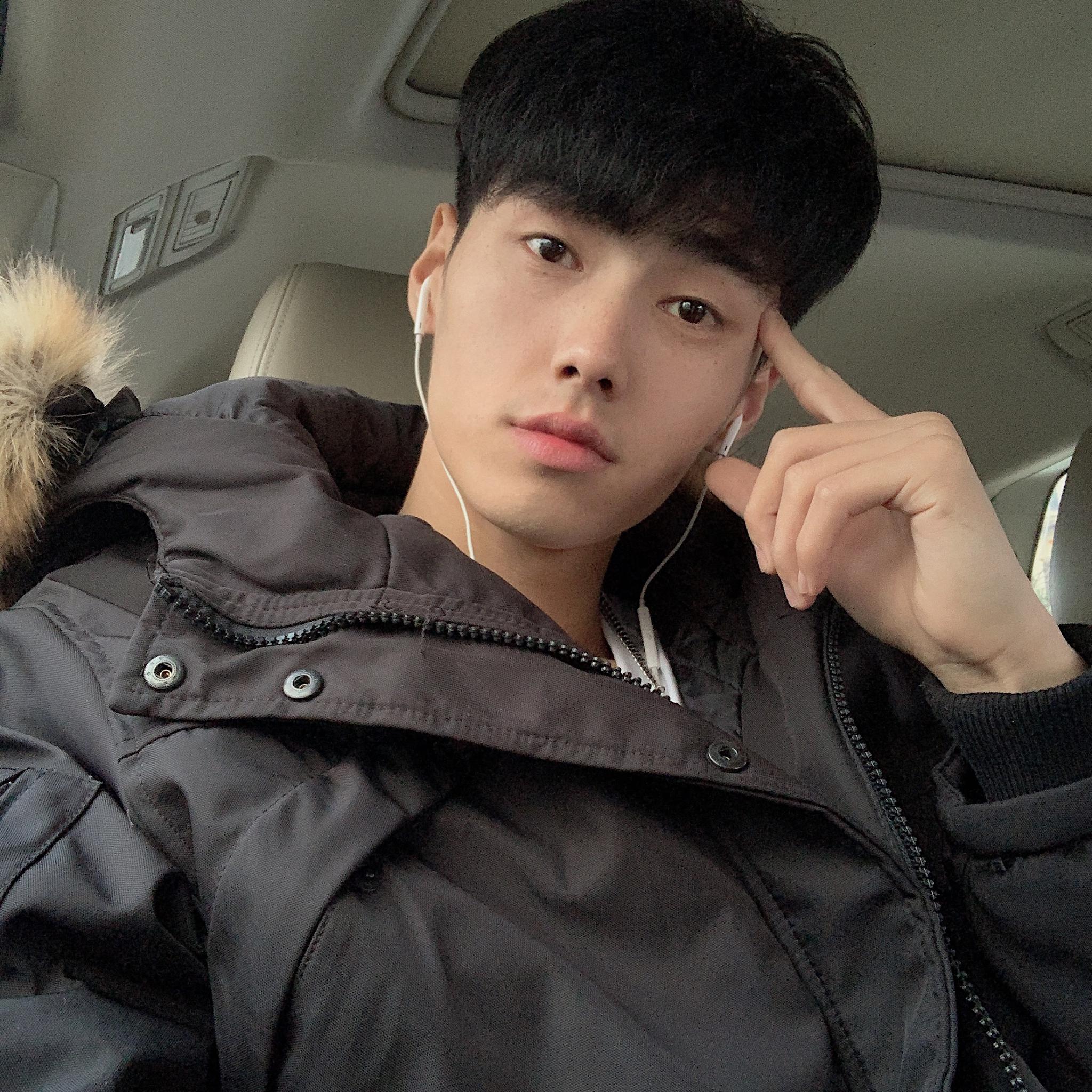 搞不,这位真的蛮帅的.@创造营2019-肖凯中