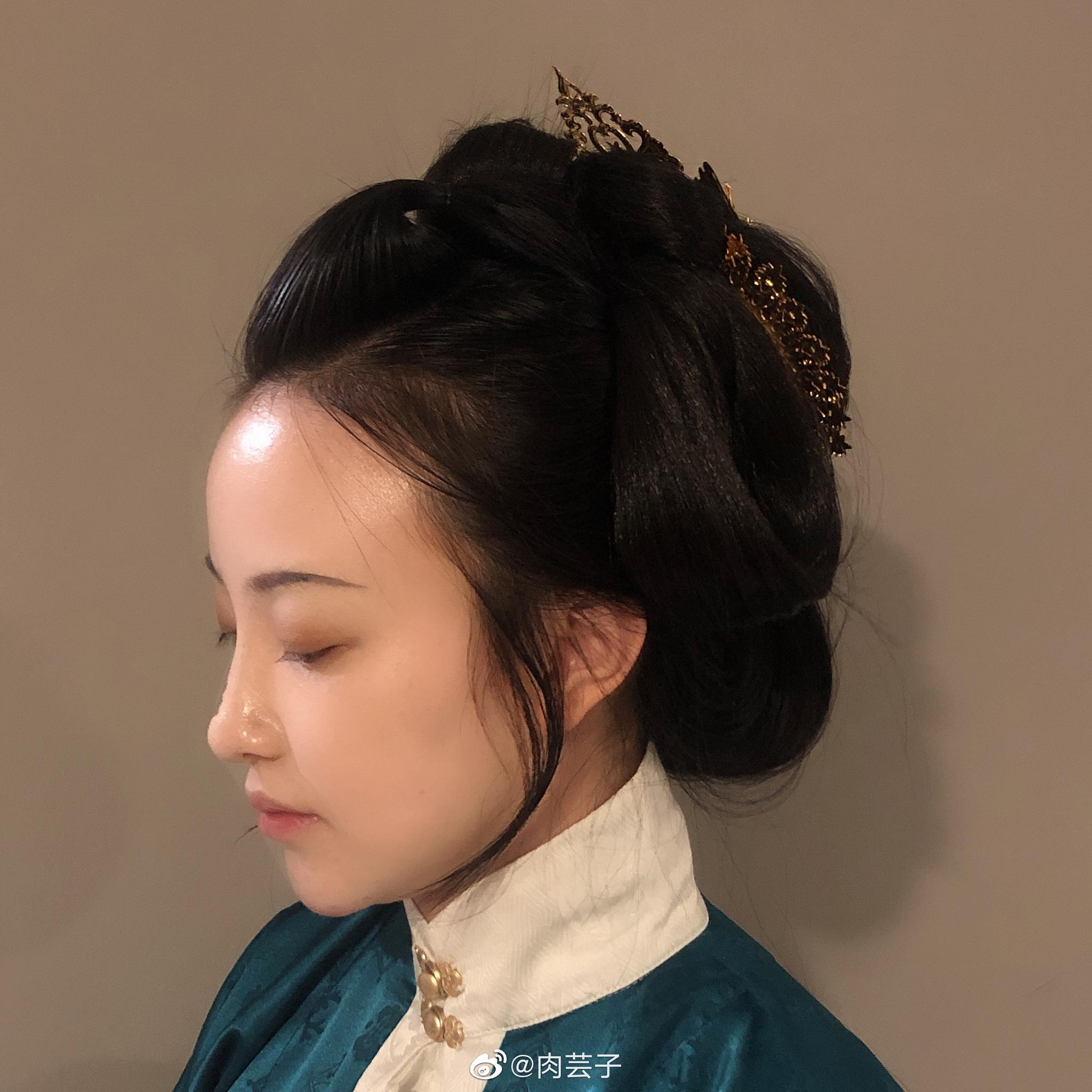 抓住同学学习三绺头的一晚头模糯米没有定型喷雾有点炸毛真的考验