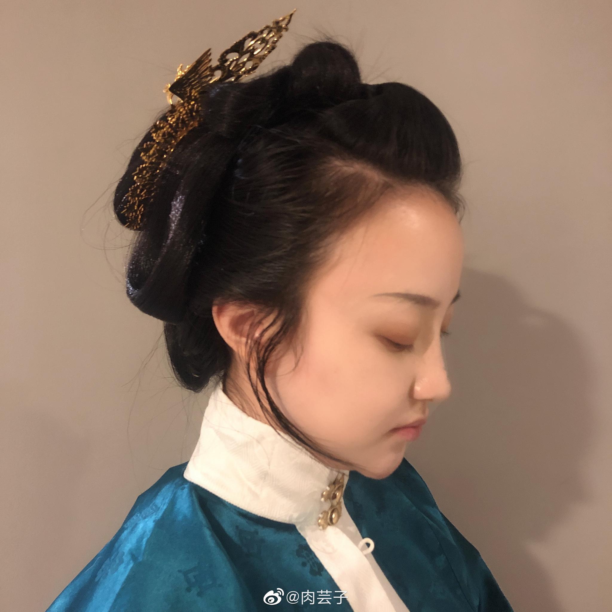 抓住同学学习三绺头的一晚头模糯米没有定型喷雾有点炸毛真的考验