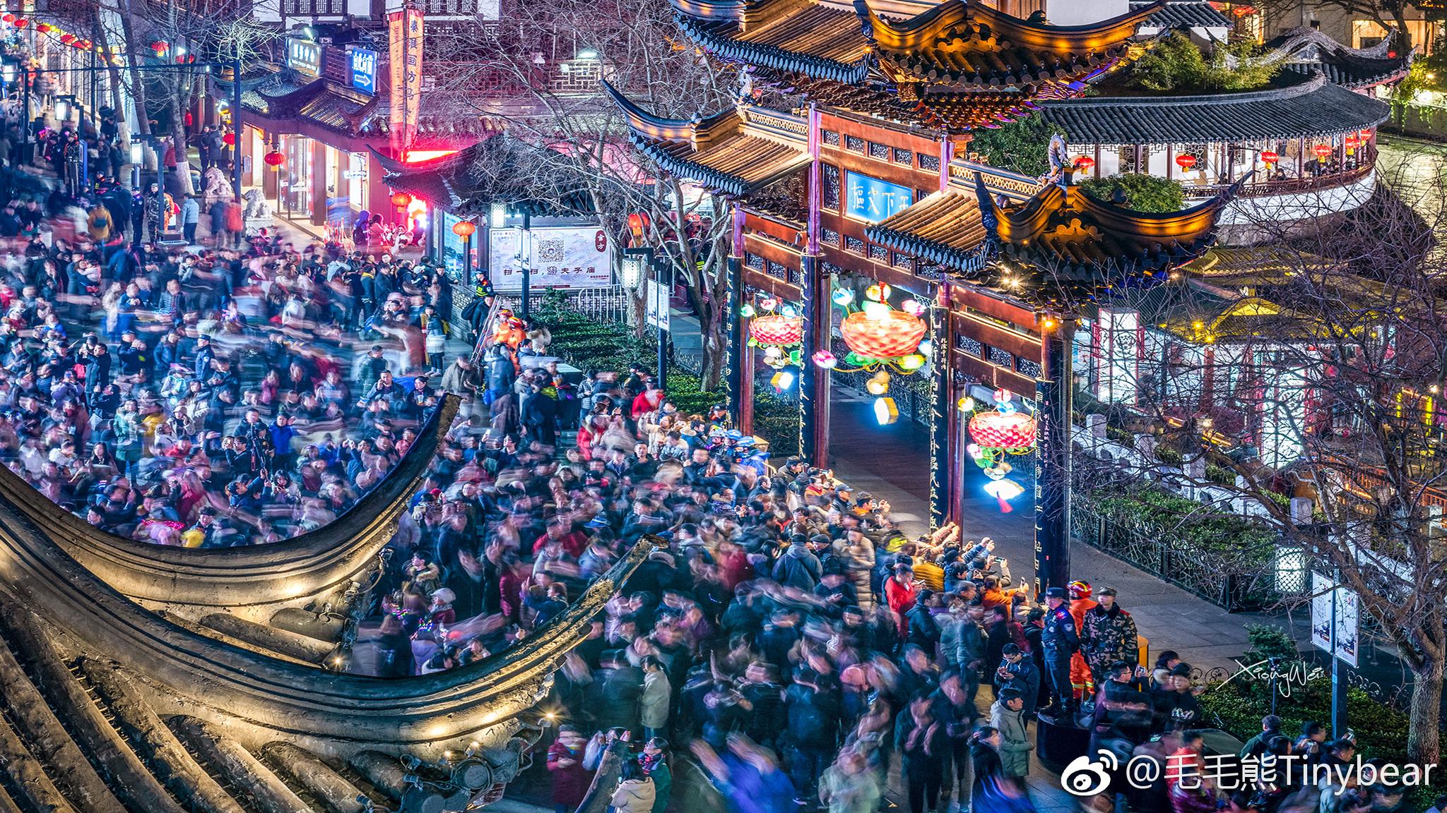 昨晚的夫子庙元宵节灯会,下着小雨也没有阻挡人们赏灯的热情|元宵节|夫子庙|灯会_新浪新闻