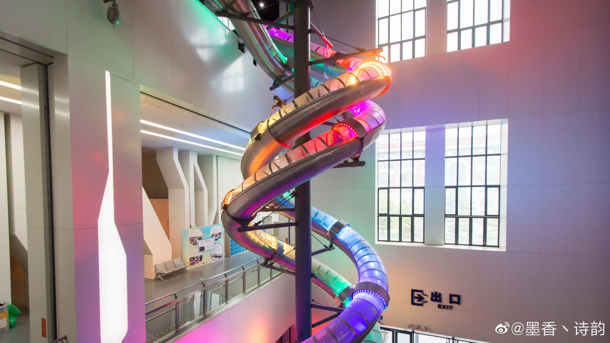 厦门诚毅科技探索中心共设有四个主题:航空航天,航海,自然灾害