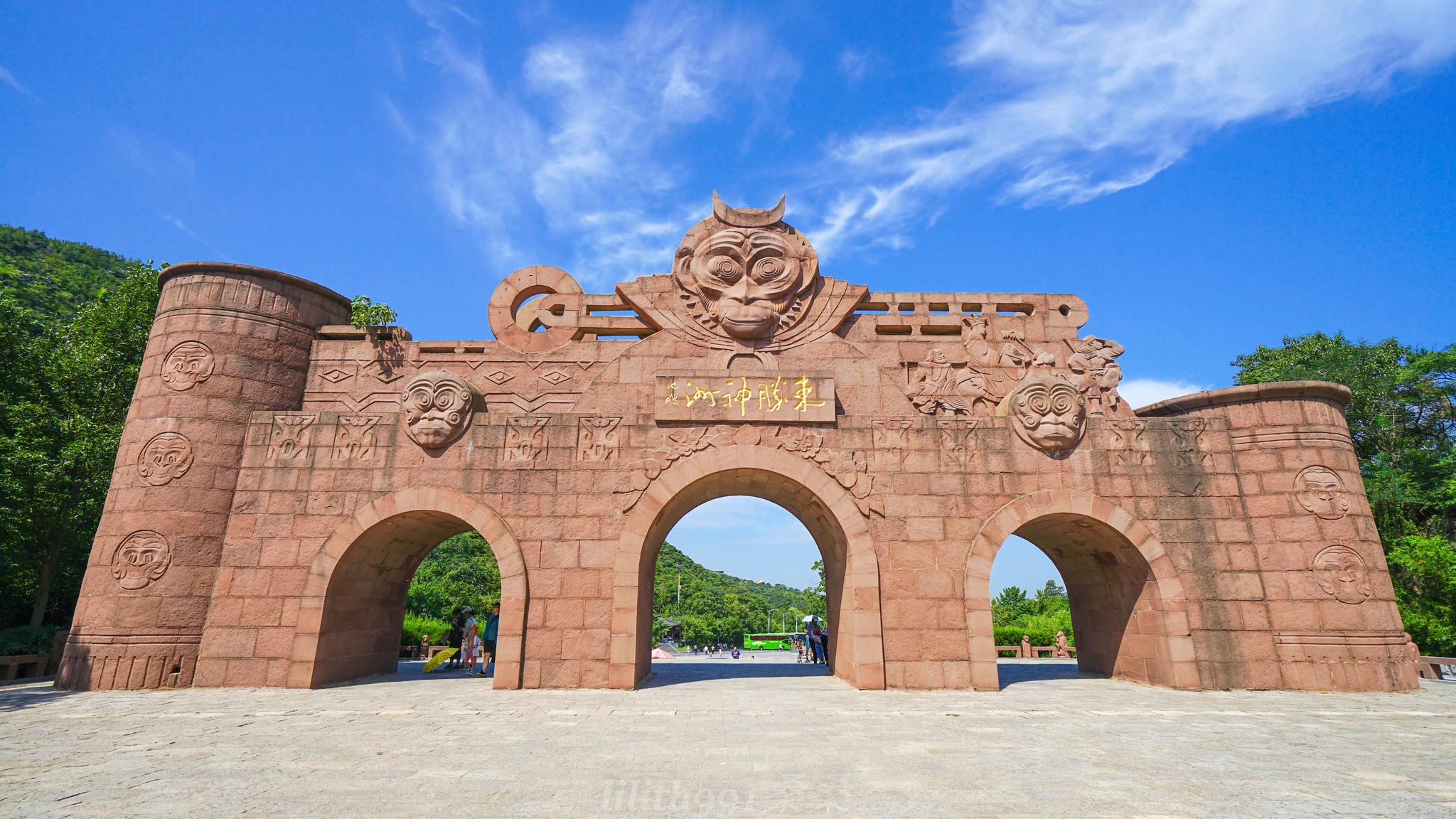 泰国群猴大战殃及民众:堵塞道路、物品被抢,原因我们...