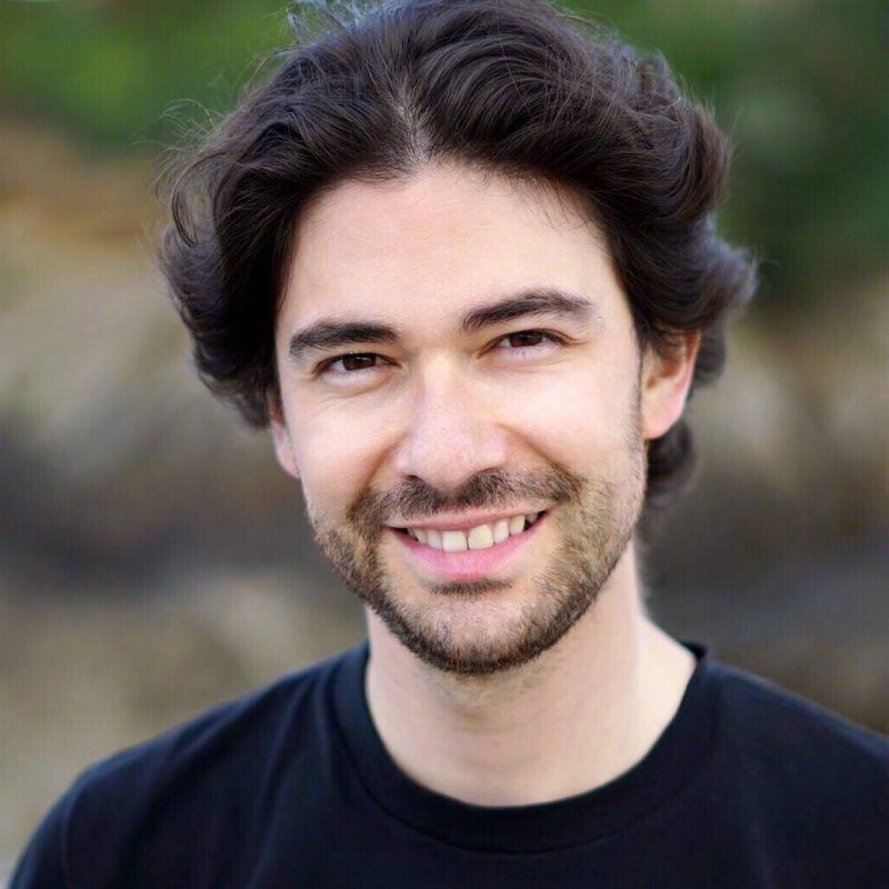 emmanuel straschnov,法国人,标准精英男.