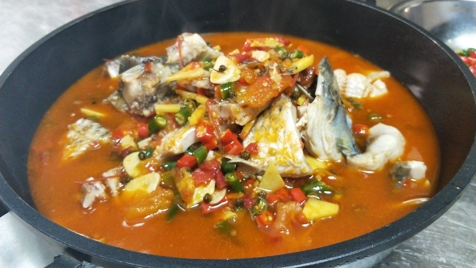 自创砂锅番茄鱼,食客舔碗