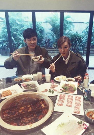 叶一茜与陈赫合作开起来火锅店网友桌上这东西亮了