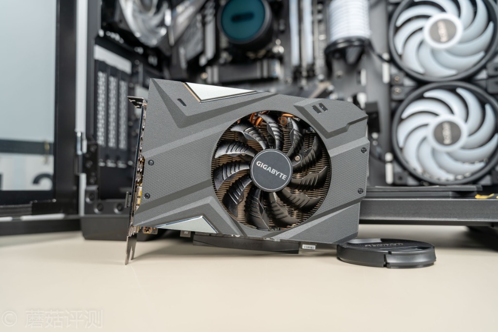 小小的身材也能迸发强大能量技嘉rtx2060miniitx显卡评测