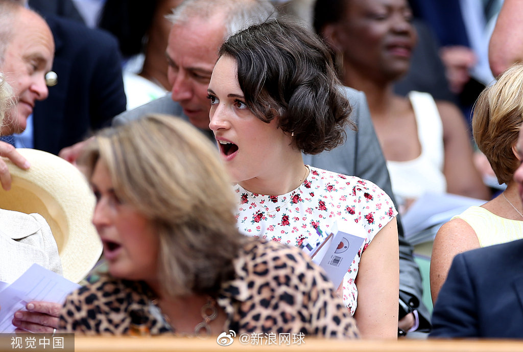 英国女演员菲比沃勒布里奇观战温网你们看过她的伦敦生活吗