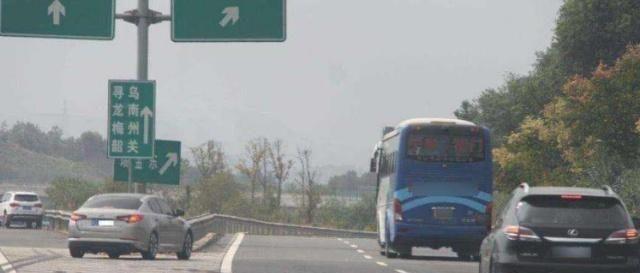 高速开车这4种标线要小心！最后一种开错，直接扣12分