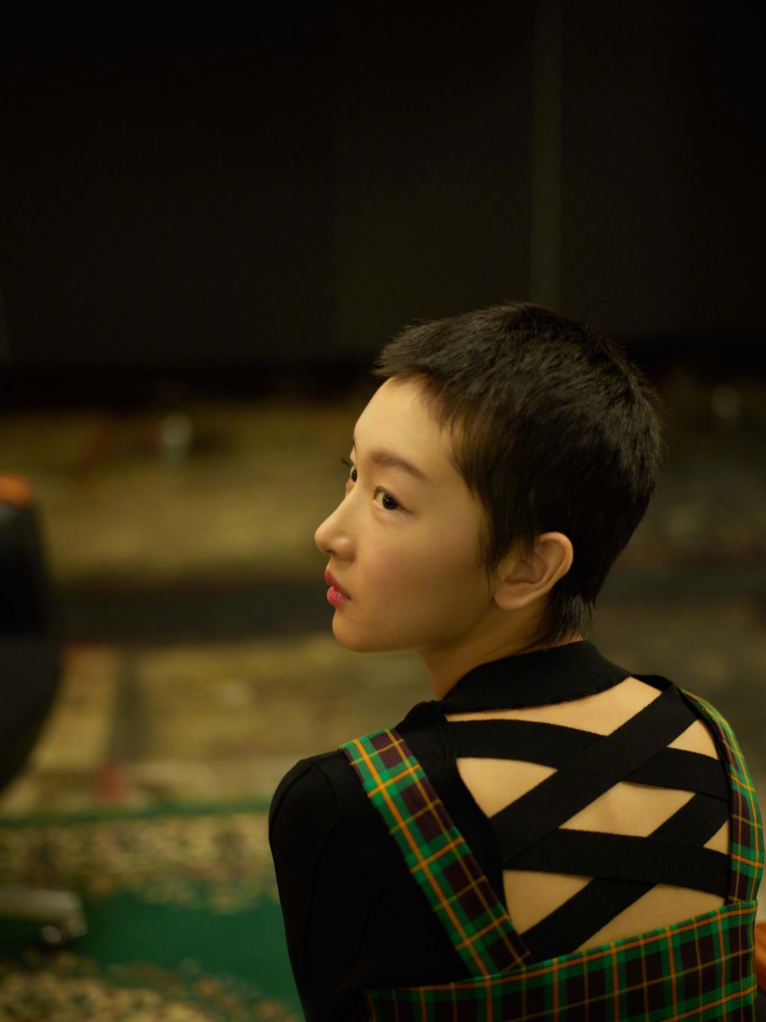 周冬雨在《少年的你》中寸头造型,剪了短发也太惊艳了吧