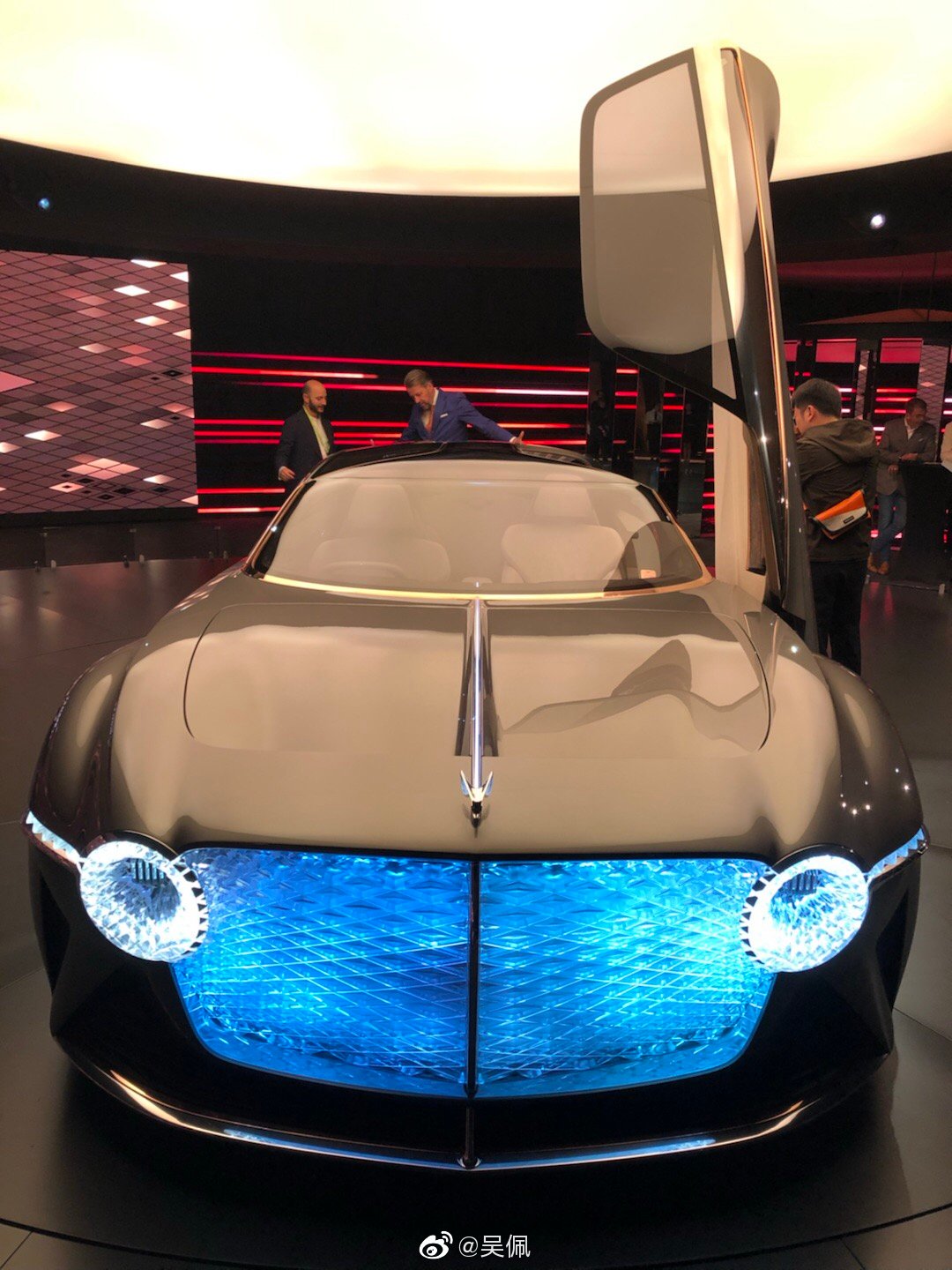 百岁宾利生日快乐,继续用gt来担当exp100gt概念车,继续奢华体验-新浪