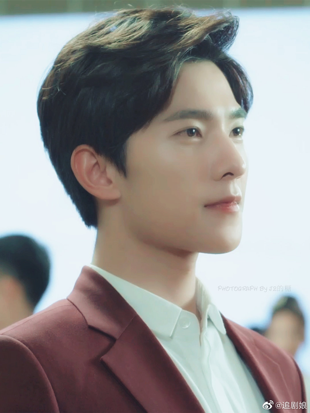 杨洋主演的微微一笑很倾城剧中里角色肖奈的西装杀来了