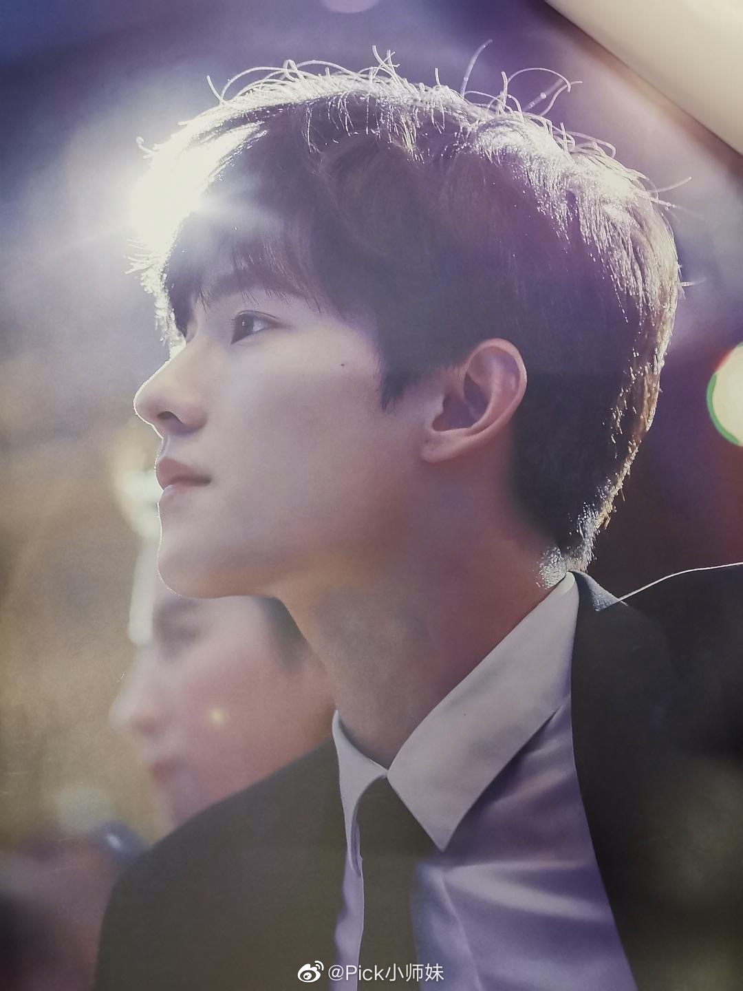 杨洋侧脸太绝了,想在哥哥鼻梁上滑滑梯