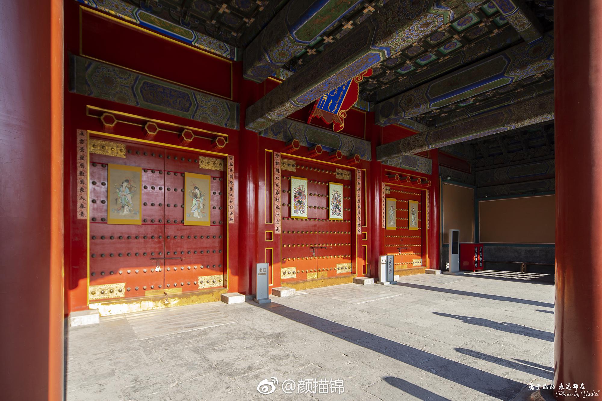 汉白玉阶斑驳琉璃宫瓦憔悴承受了太多宿命的冷落你难耐如今的燕舞