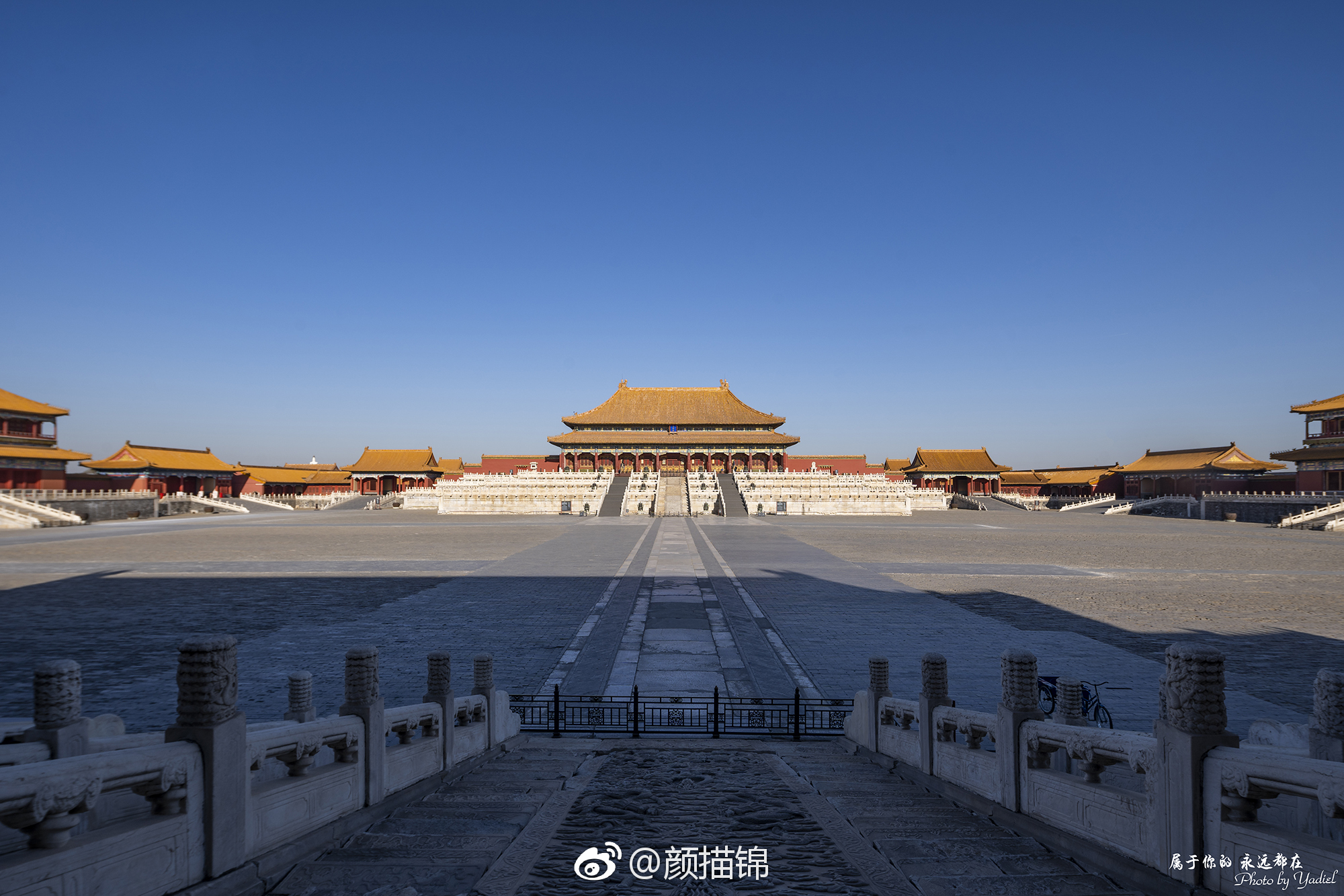 汉白玉阶斑驳琉璃宫瓦憔悴承受了太多宿命的冷落你难耐如今的燕舞