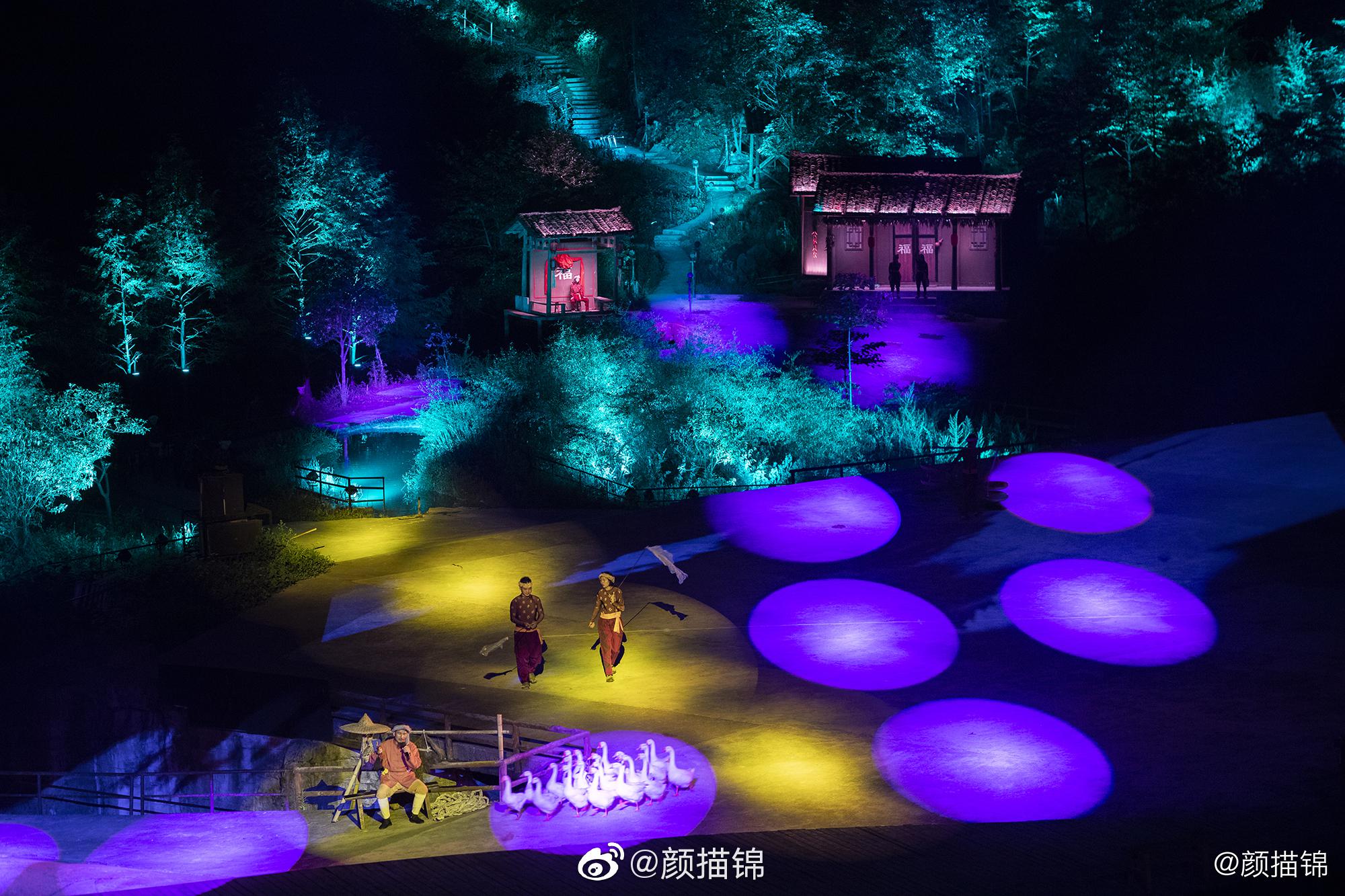 《印象武隆》是张艺谋,王潮歌,樊跃共同打造的印象系列实景演出之一