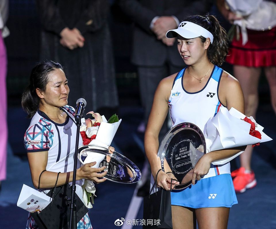 日本组合青山修子/柴原瑛菜夺合作后第三冠_高清图集_新浪网