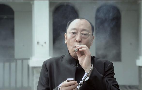 而在这个片段里面,倪大红将大毒枭的气质演绎的淋漓尽致,目空一切的