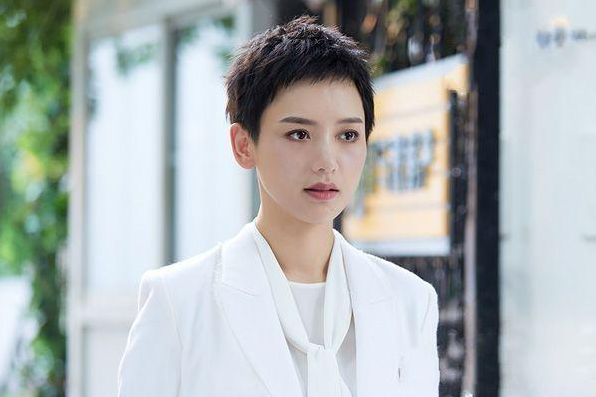 节节高升,一个是故事的题材很吸引人,另一个是剧中的演员都是帅哥美女