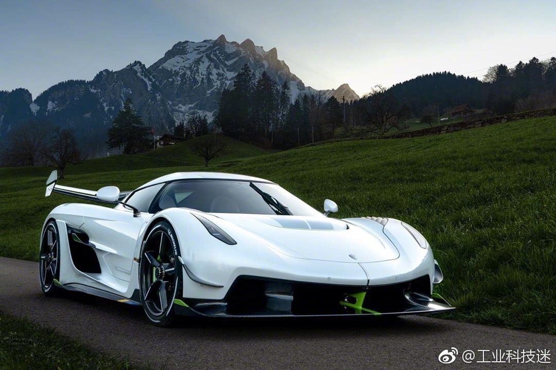 科尼塞克新旗舰jesko50v8发动机1600ps功率