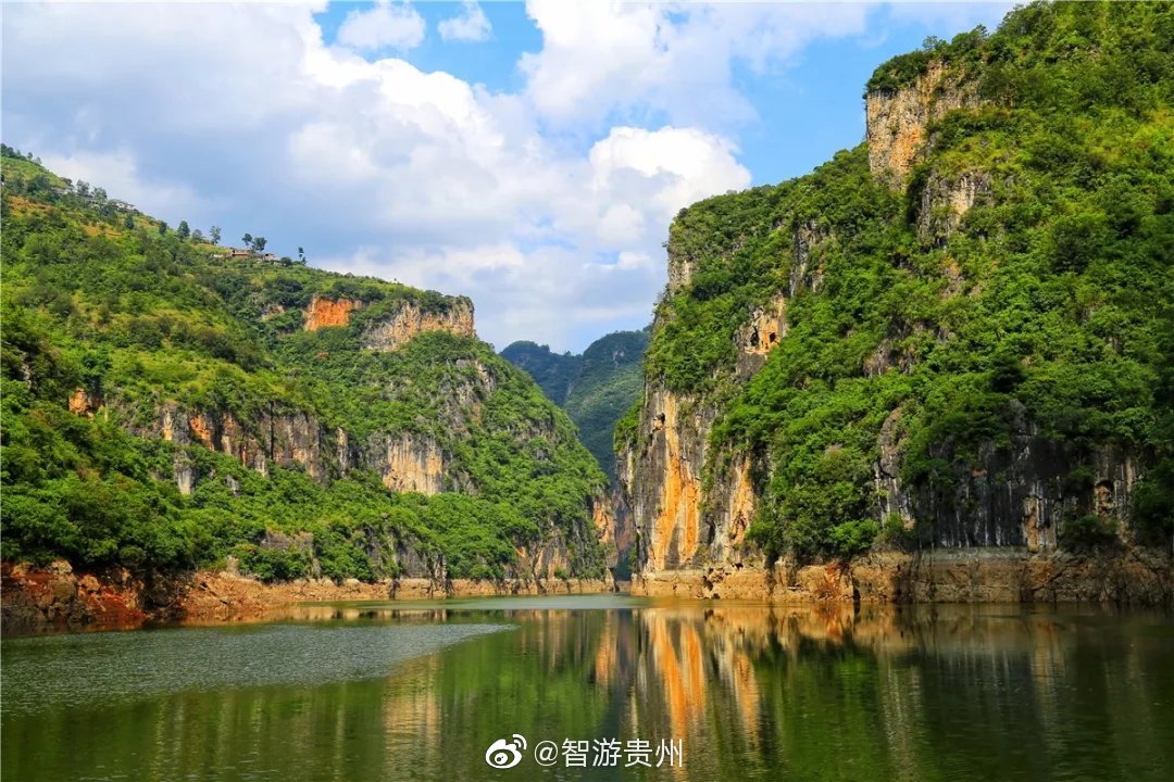 北盘江,古称"牂牁江",早在《汉书》中就有记载,"夜郎者