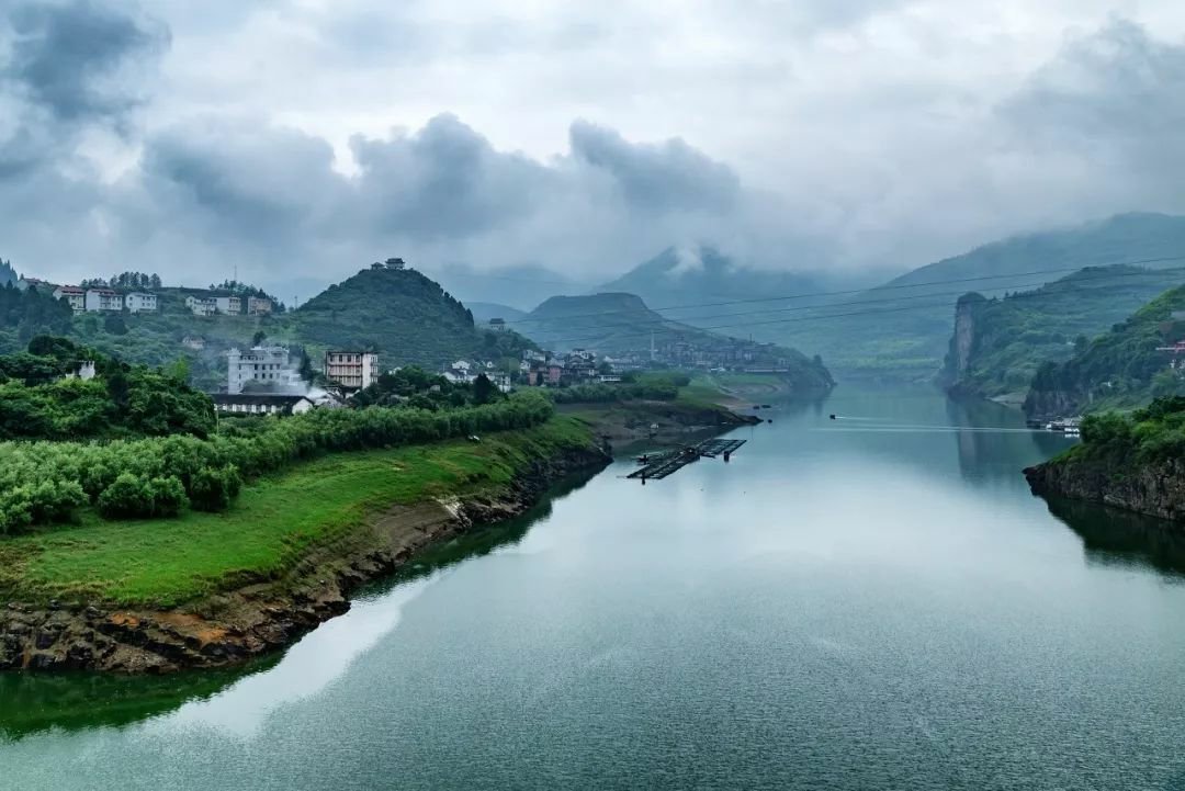 湘西,这里的山水人文,举世无双.那是一个让人魂牵梦萦的地方
