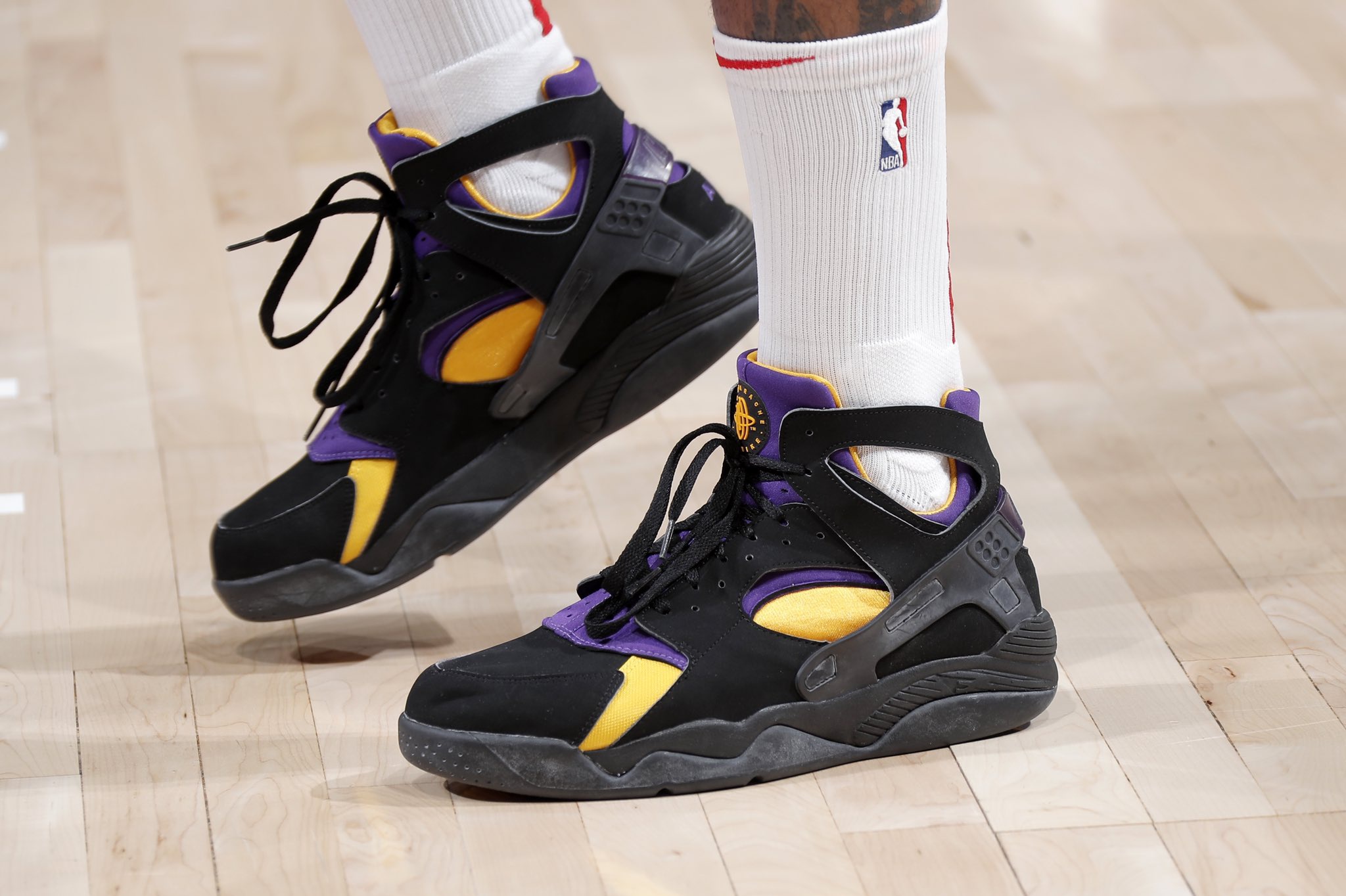 今日nba球员上脚球鞋pj塔克 nike flight huarache pe考利斯坦 ow