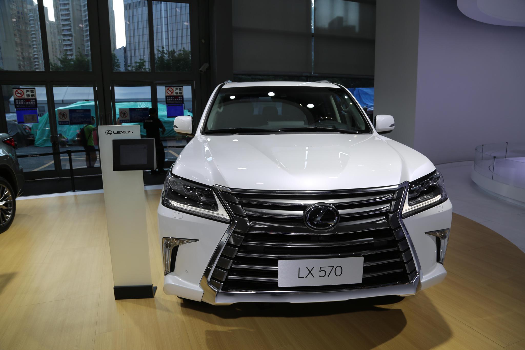 雷克萨斯lx 570,140万级别全尺寸豪华suv,车展实拍!