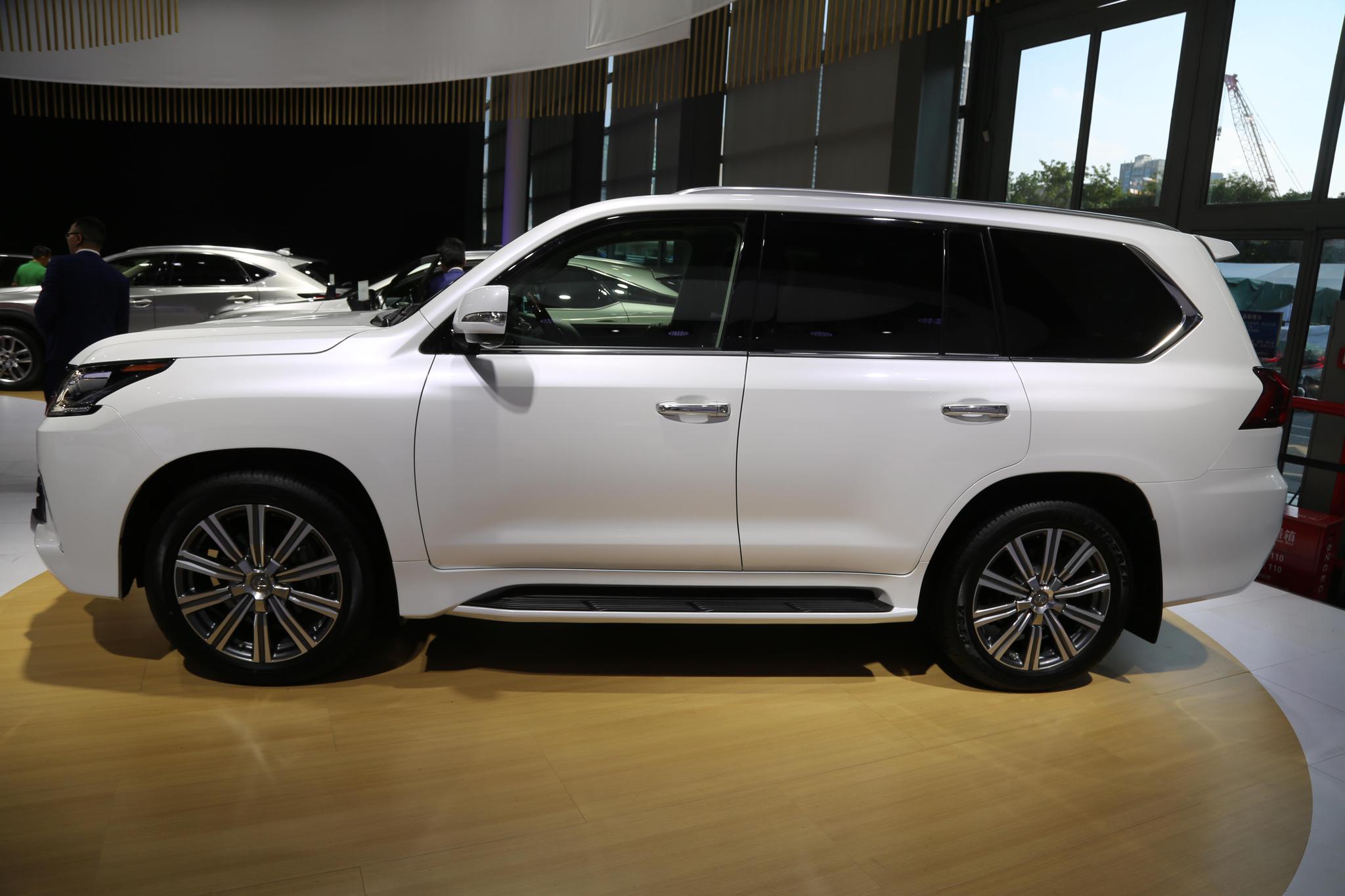 雷克萨斯lx 570,140万级别全尺寸豪华suv,车展实拍!