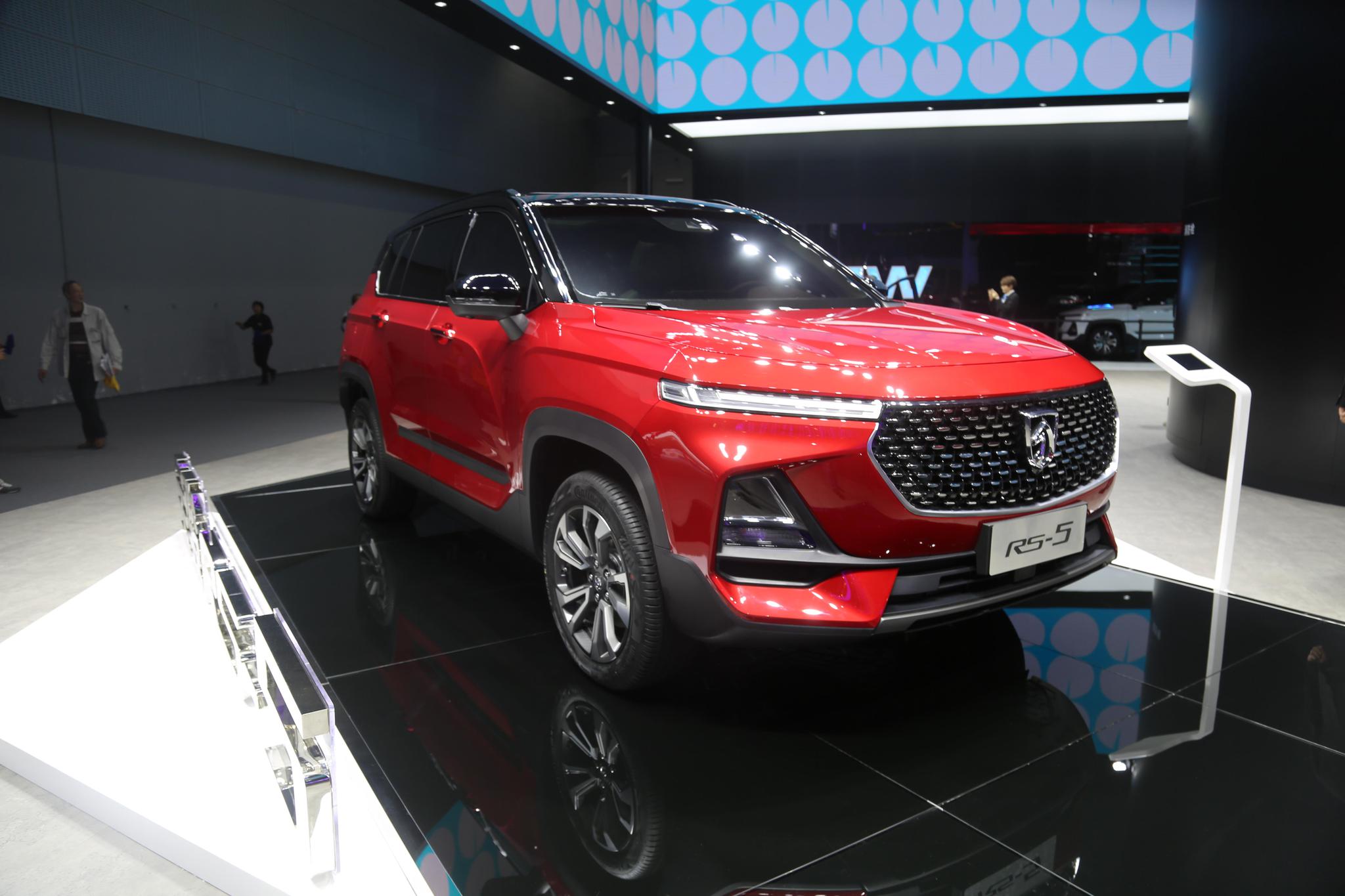 宝骏rs5全新suv兼具颜值和实力2018广州车展实拍