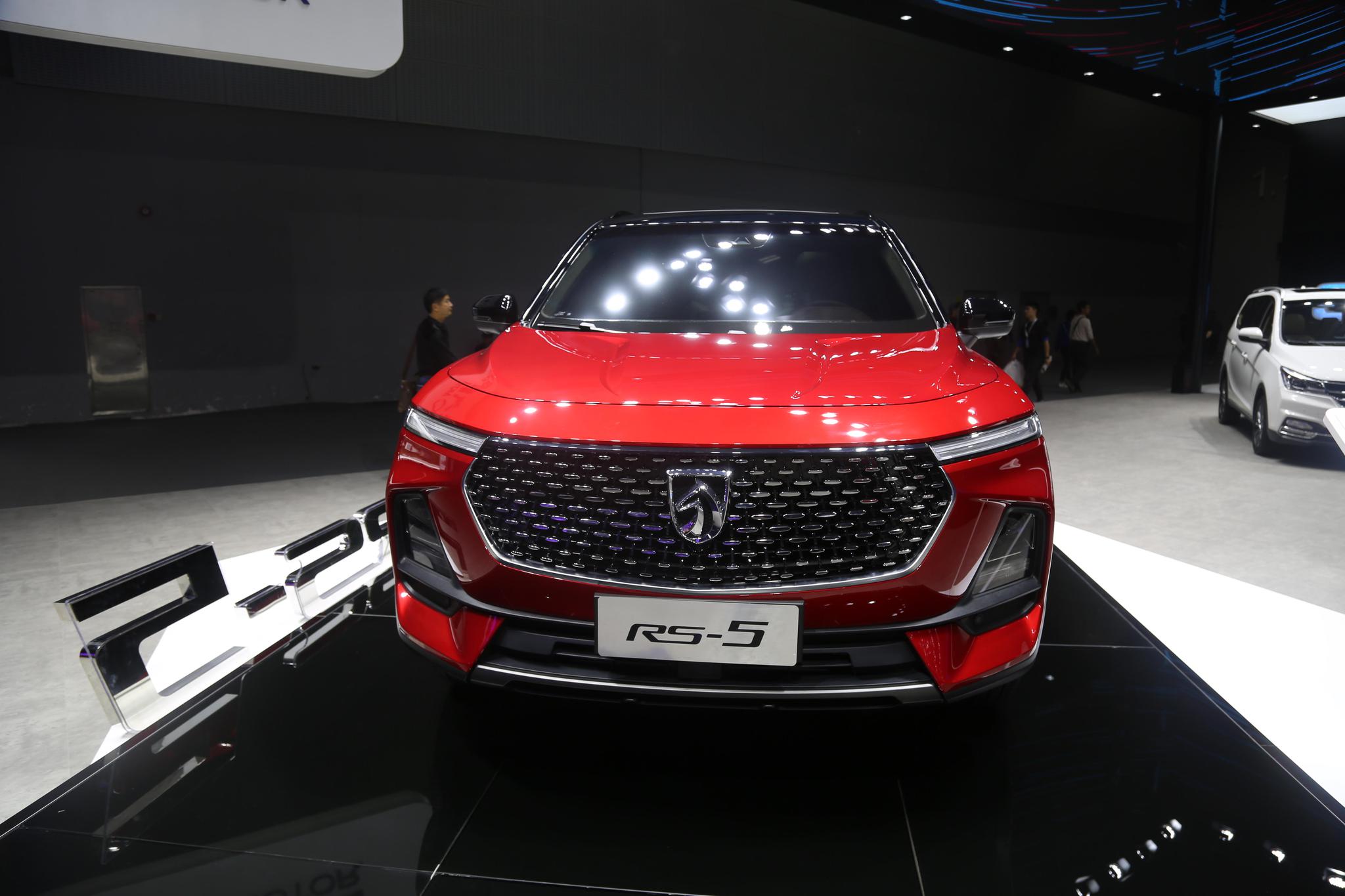 宝骏rs5全新suv兼具颜值和实力2018广州车展实拍