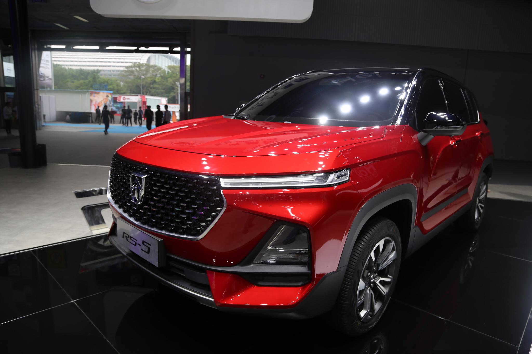 宝骏rs5全新suv兼具颜值和实力2018广州车展实拍