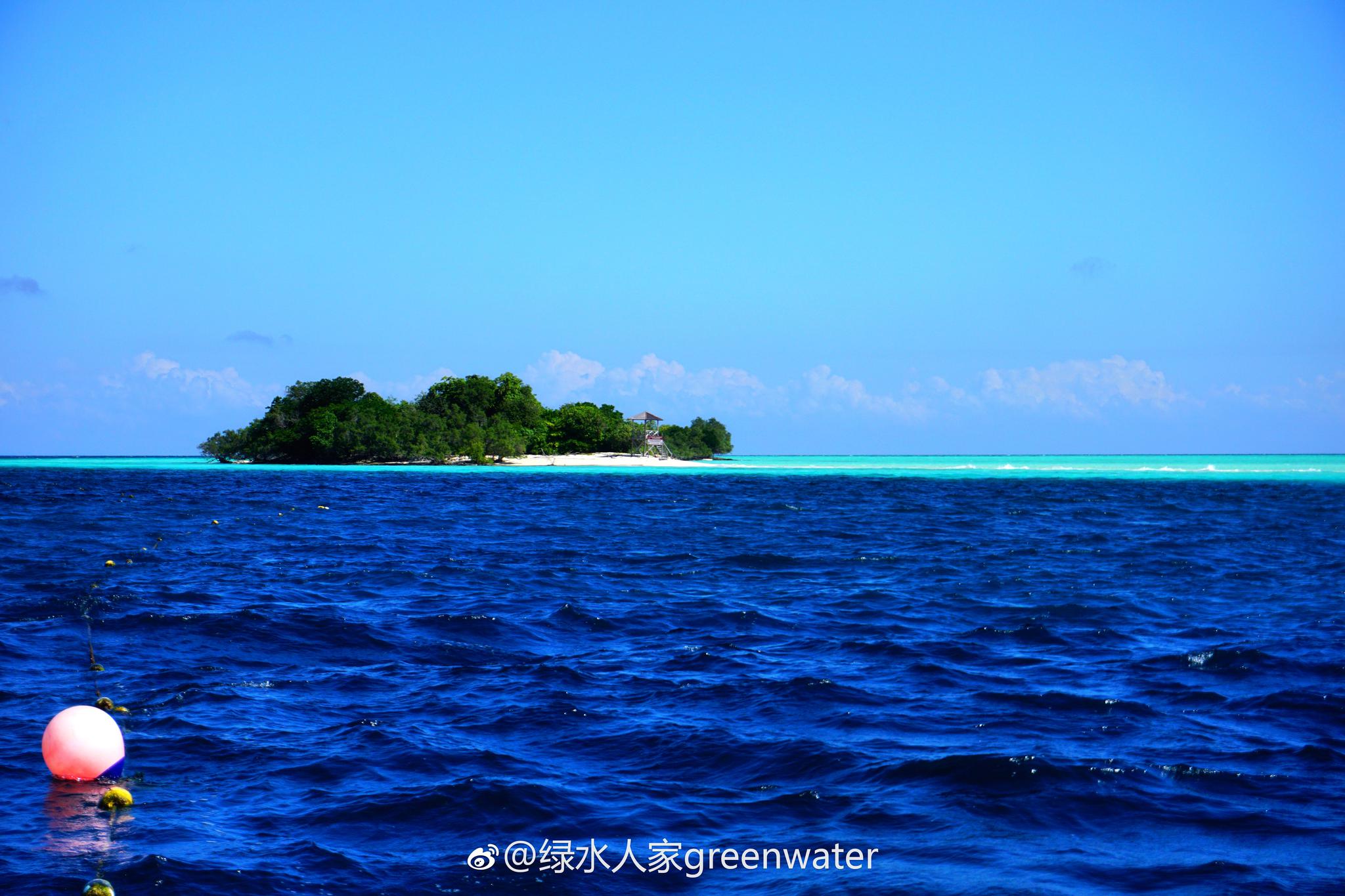 马达京岛由大马达京岛及小马达京岛组成,两岛相隔半