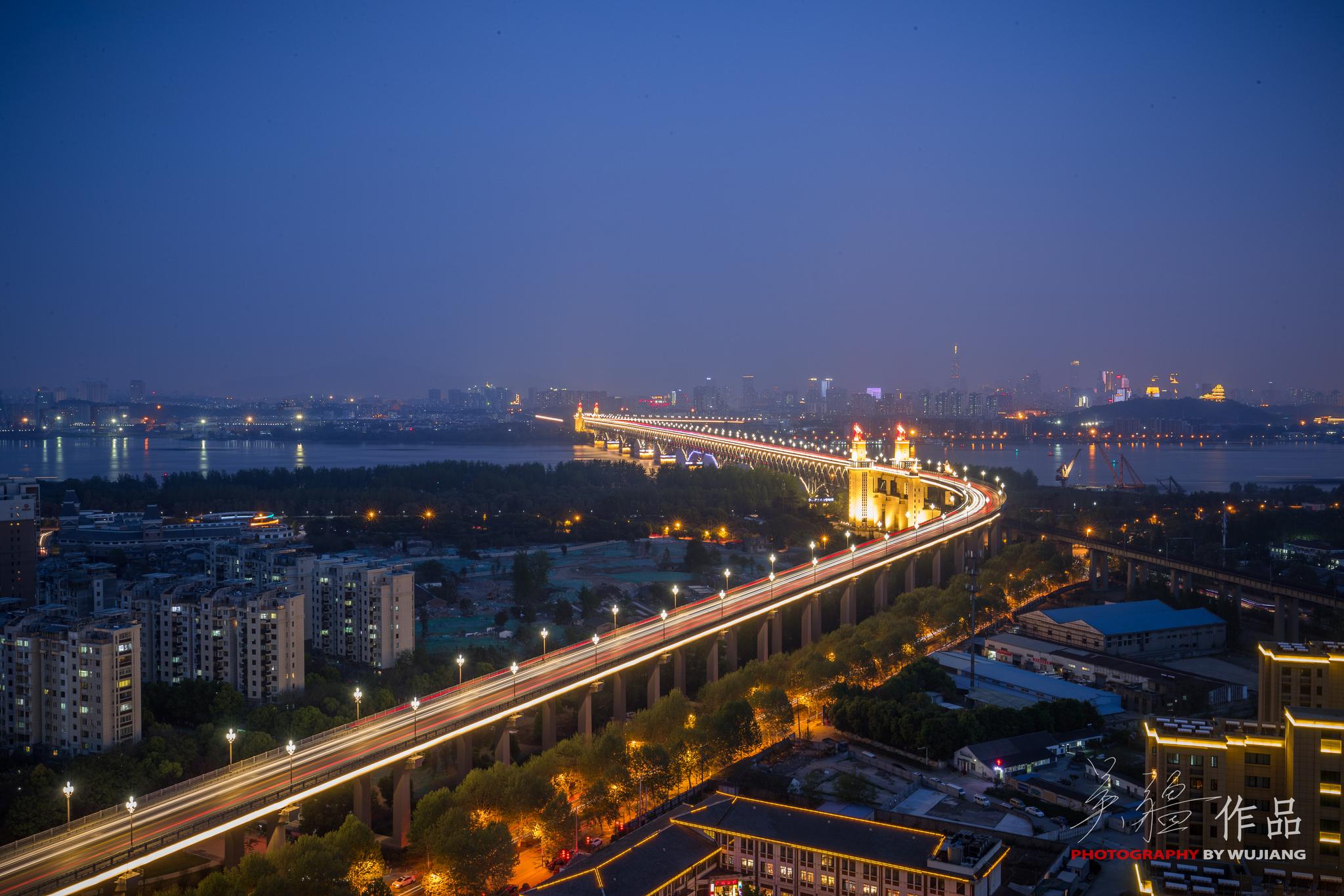 南京长江大桥夜景@新浪江苏旅游 @江苏微旅游 @南京微旅游 @江苏新闻