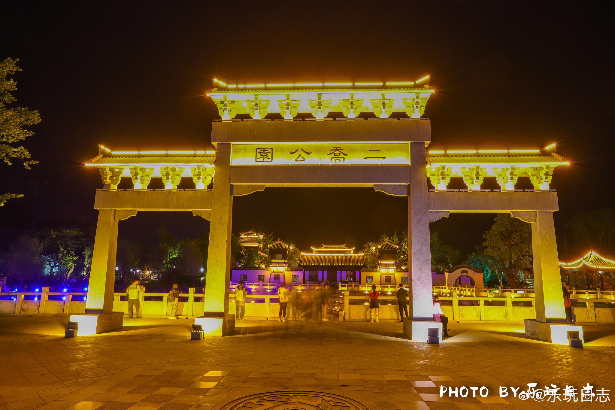 潜山《二乔公园》夜景好美.《三国志》记录二乔故里