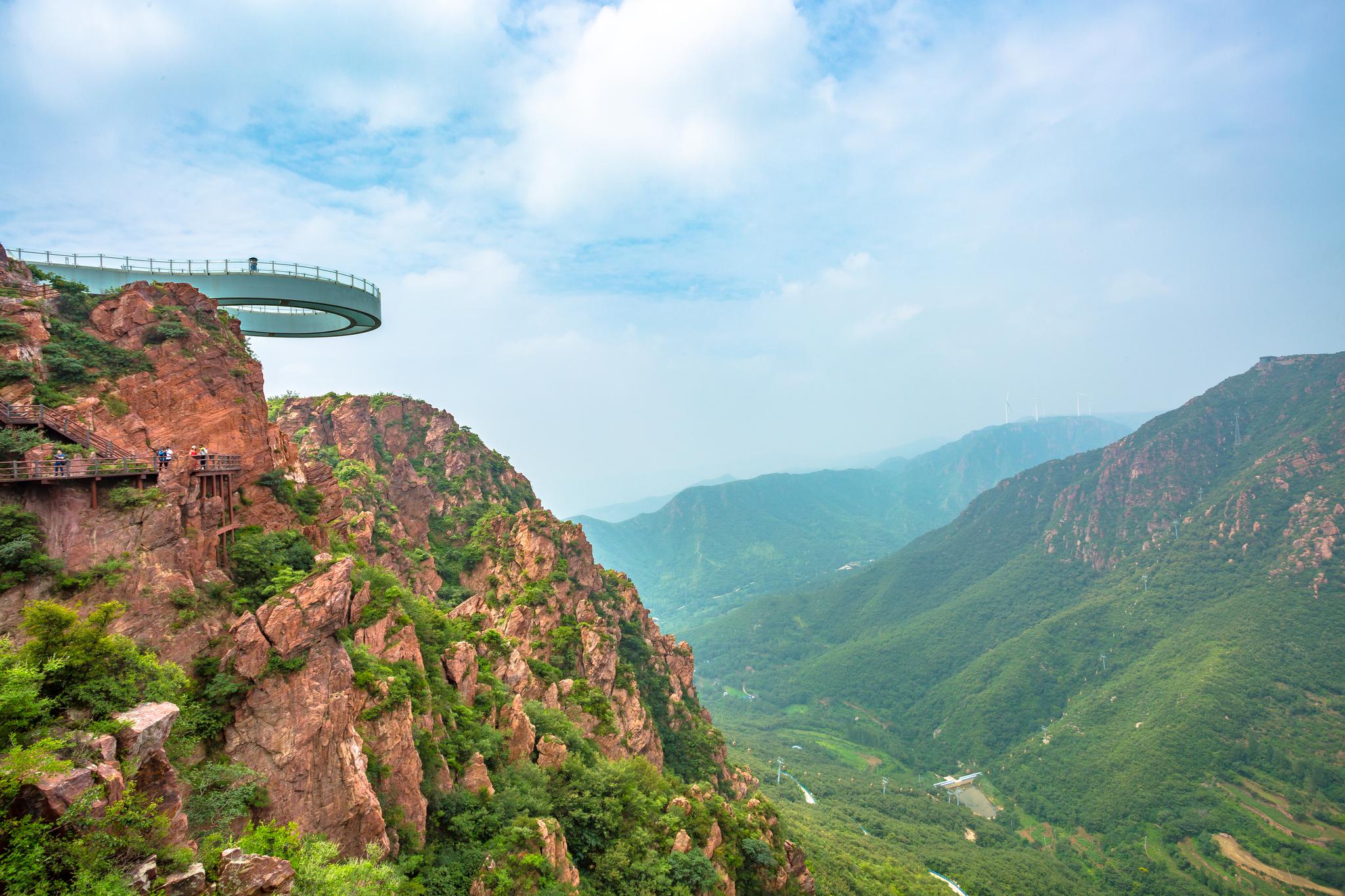 世界最长环形玻璃桥廊你敢走吗