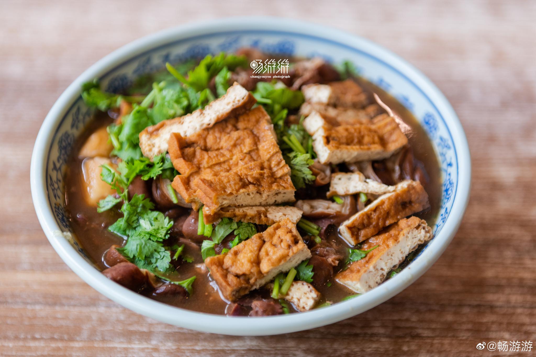 重口味最爱的卤煮火烧看着一大锅卤煮,就是走不动路了新街口这边有