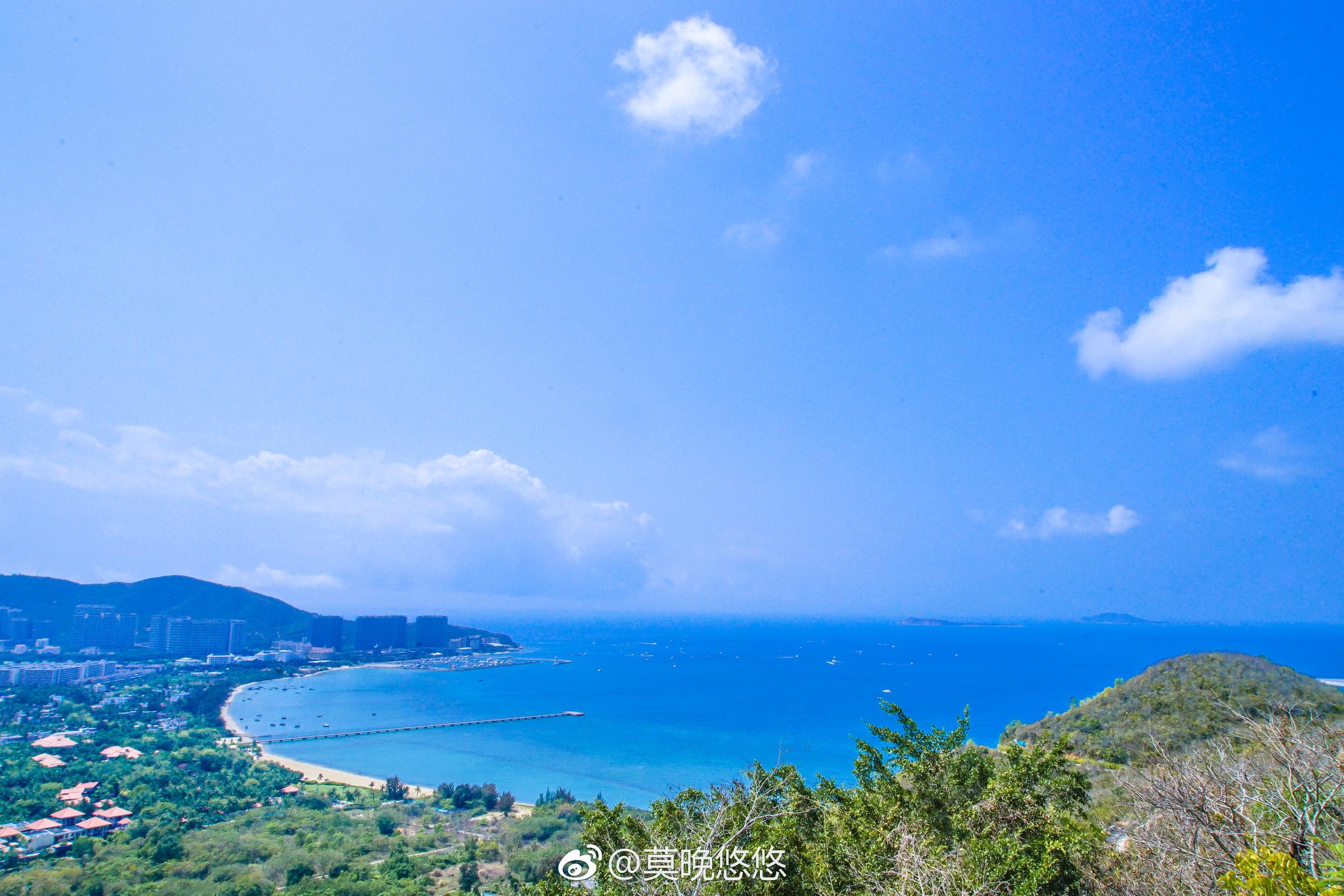 鹿回头公园最大的特色便是可以在山顶俯瞰整个凤凰岛视野极其开阔