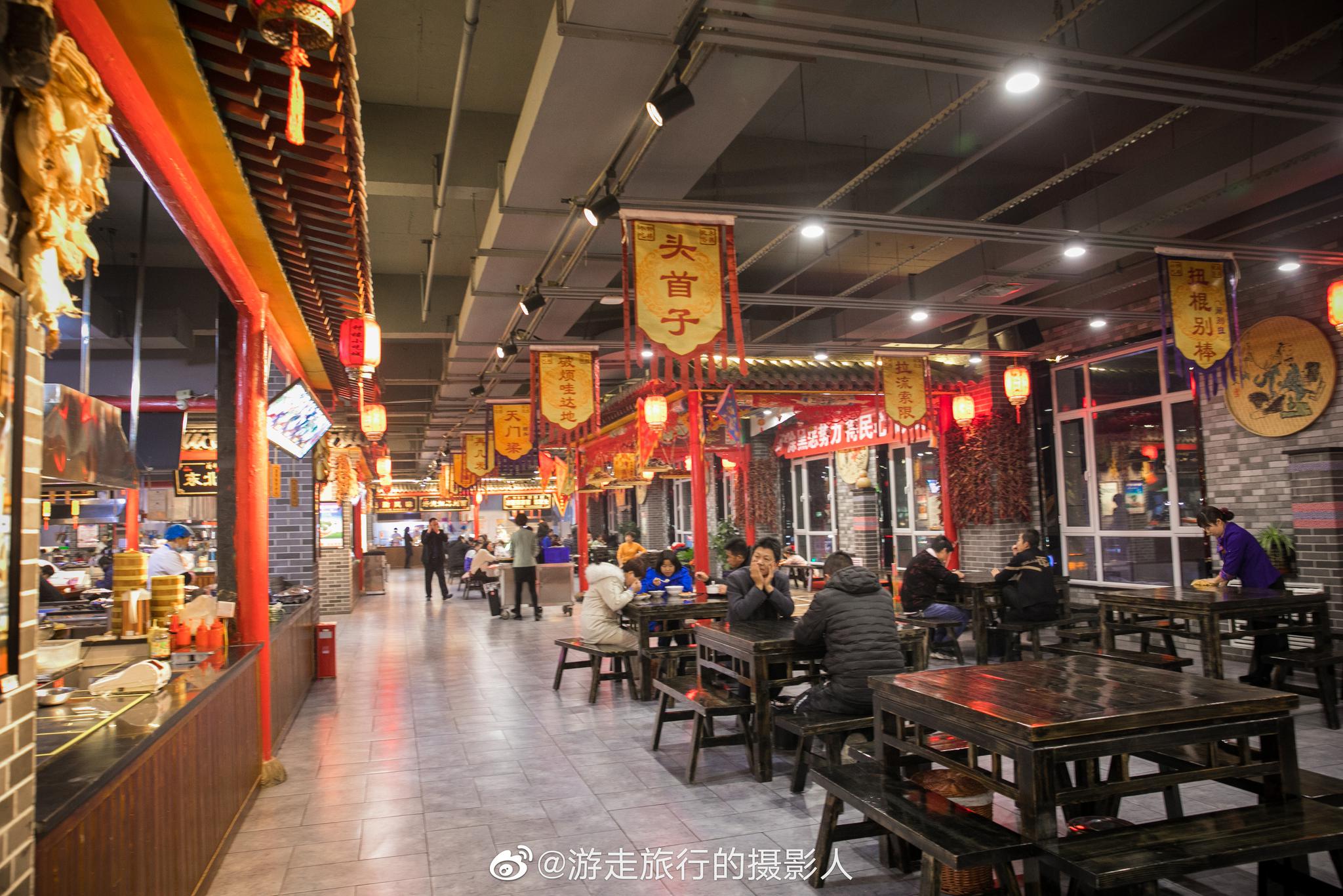 在永昌,有一个"县中心"叫鼓楼,鼓楼旁边有一个永昌钟楼小吃城