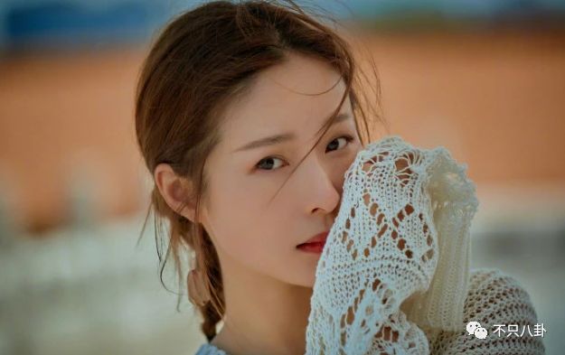 才子才女人设易翻车？江一燕获奖被翻旧账群嘲?专业和爱好要分清