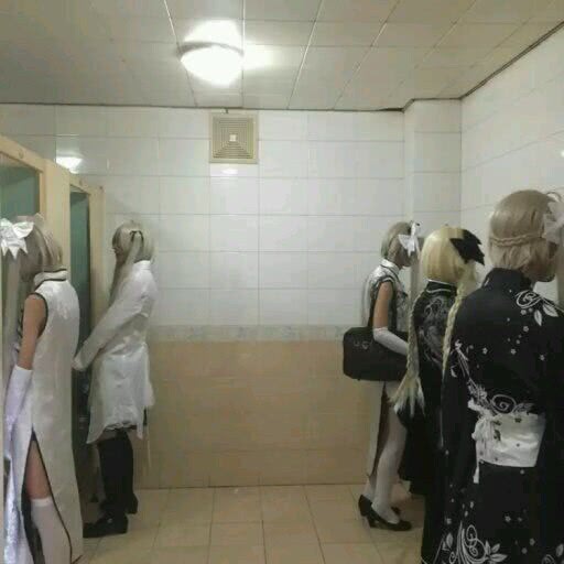 只不过当男生要上厕所时才会发现这个漫展原来有这么多的女装大佬.