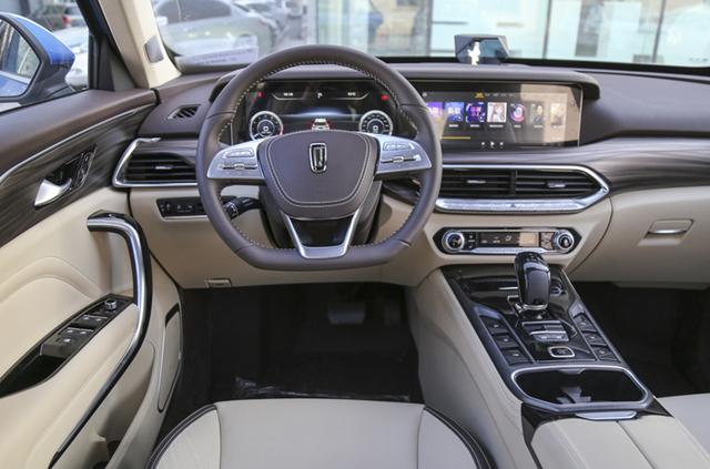 内饰一汽奔腾t77是一款紧凑型suv,所以这款车的外观尺寸还是比较大的