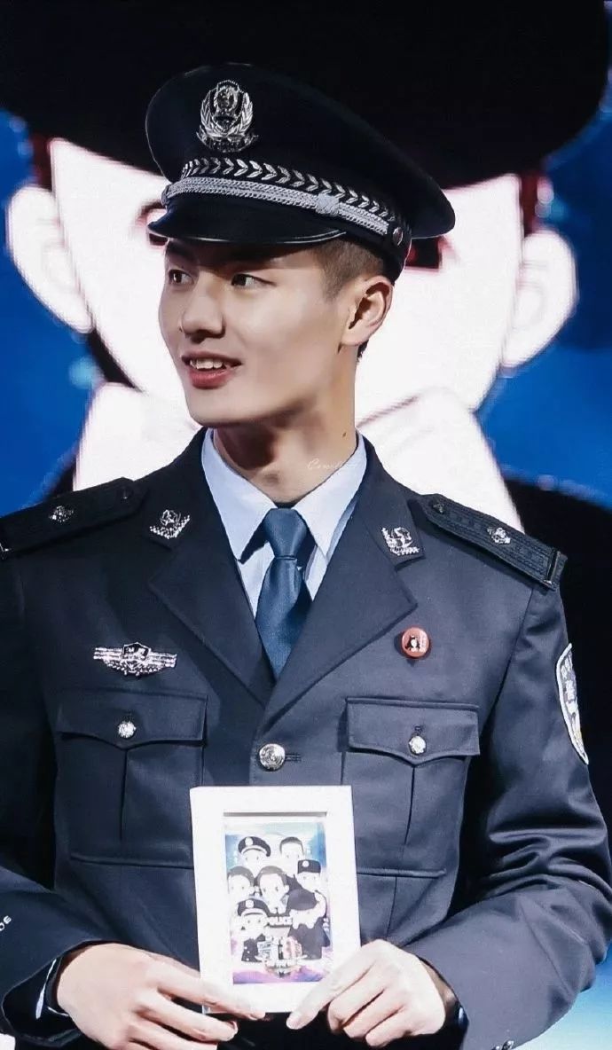 这基层f4颜值炸裂你还嗑什么抖音十层滤镜油腻男