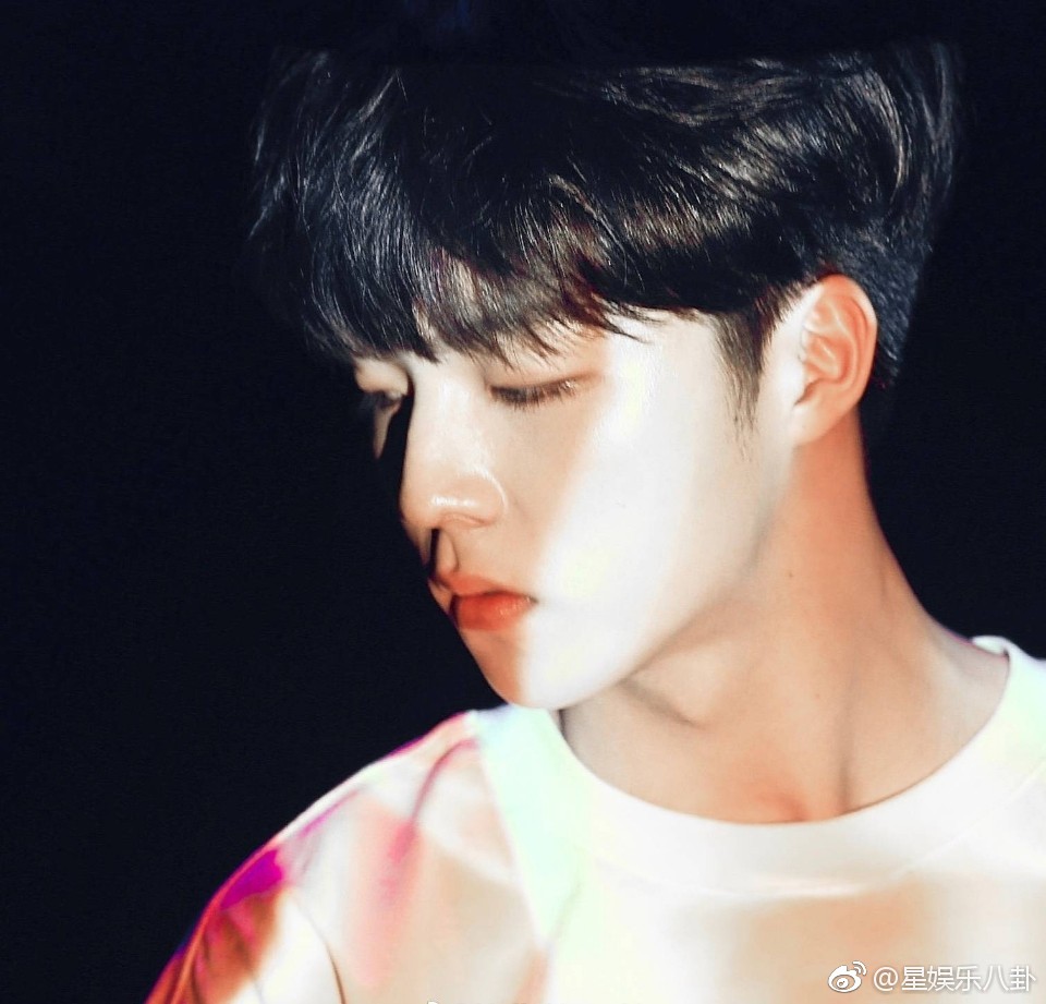 品品man帅有型陈立农的侧颜杀:绝美侧颜,帅炸了|有型|有为|侧颜_新浪