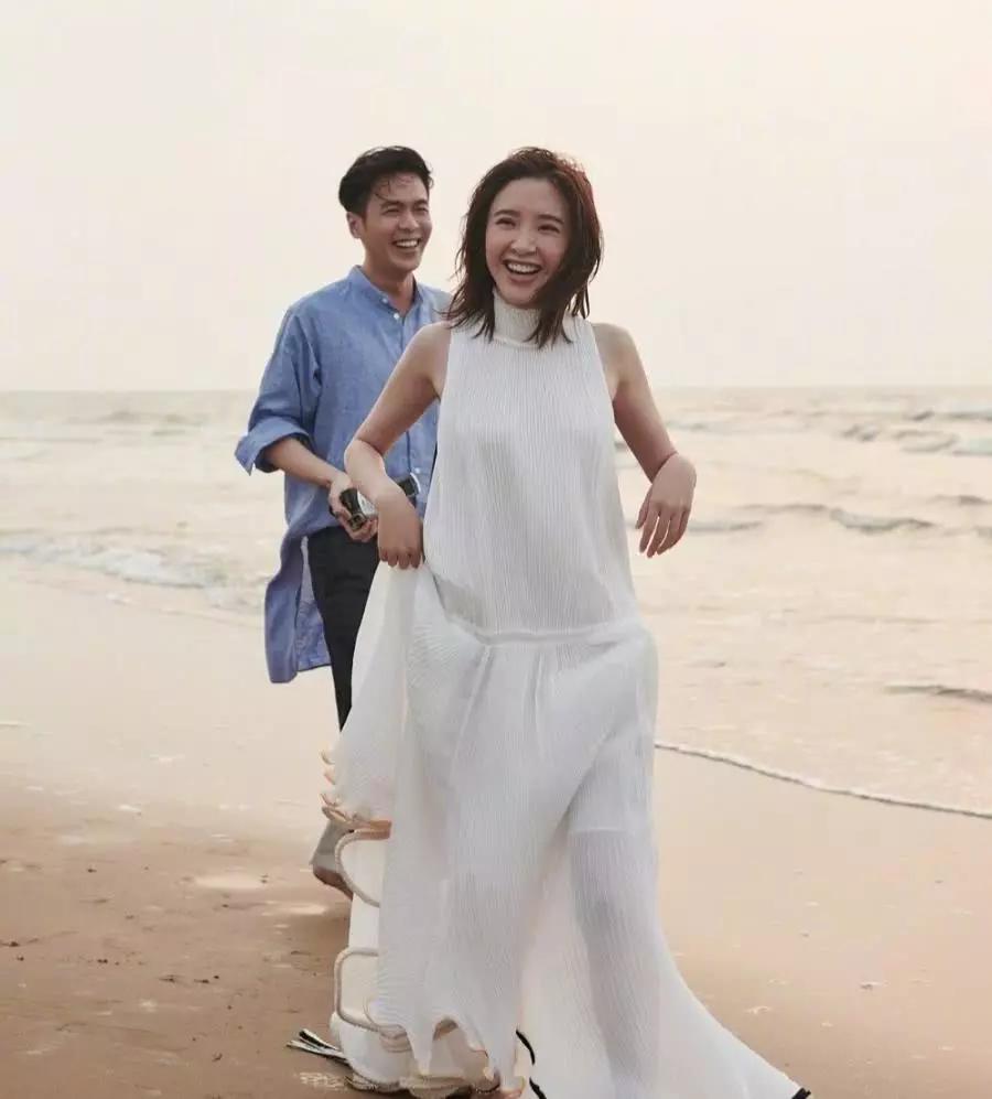 开心!张若昀唐艺昕蜜月还没度完,又迎来好