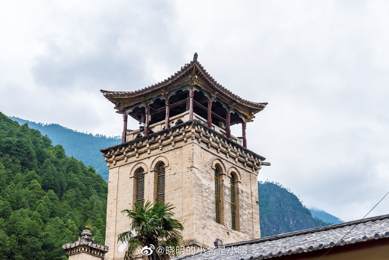 100多年历史的茨中教堂，藏区仅存的教堂建筑，就在澜沧江峡谷中 - 哔哩哔哩