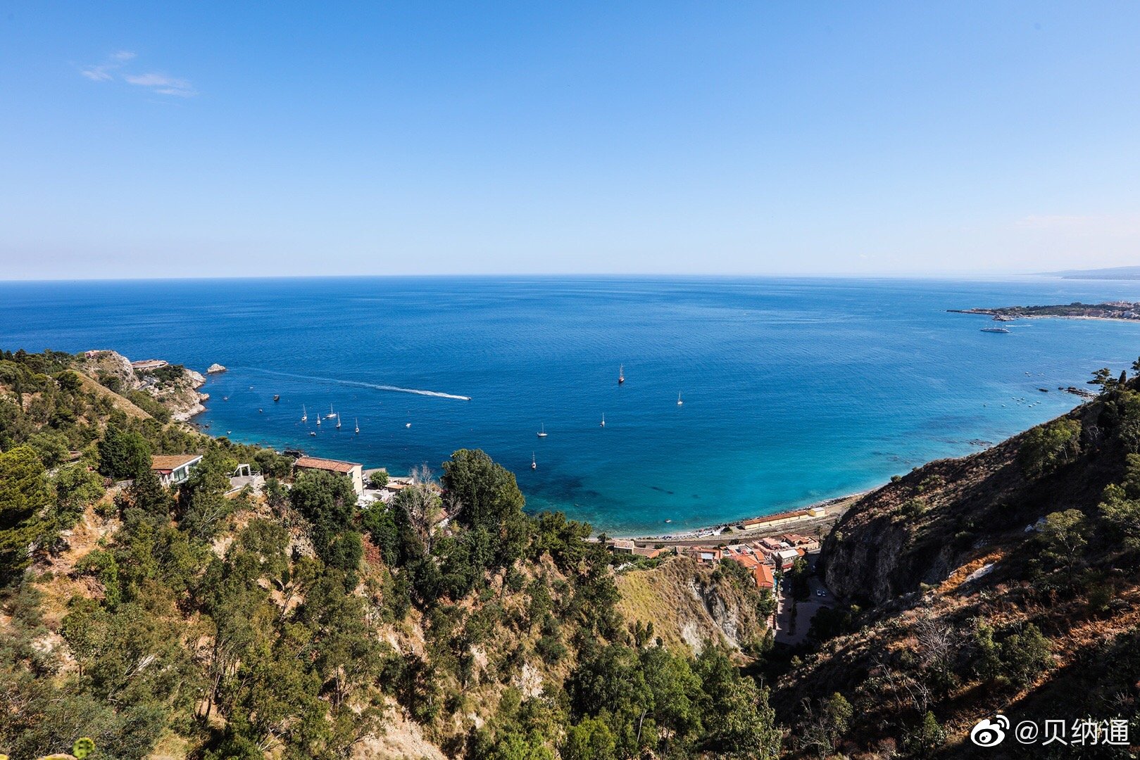 有一种蓝叫地中海蓝,那是一种让人心情舒畅的蓝,是这里独有的蓝