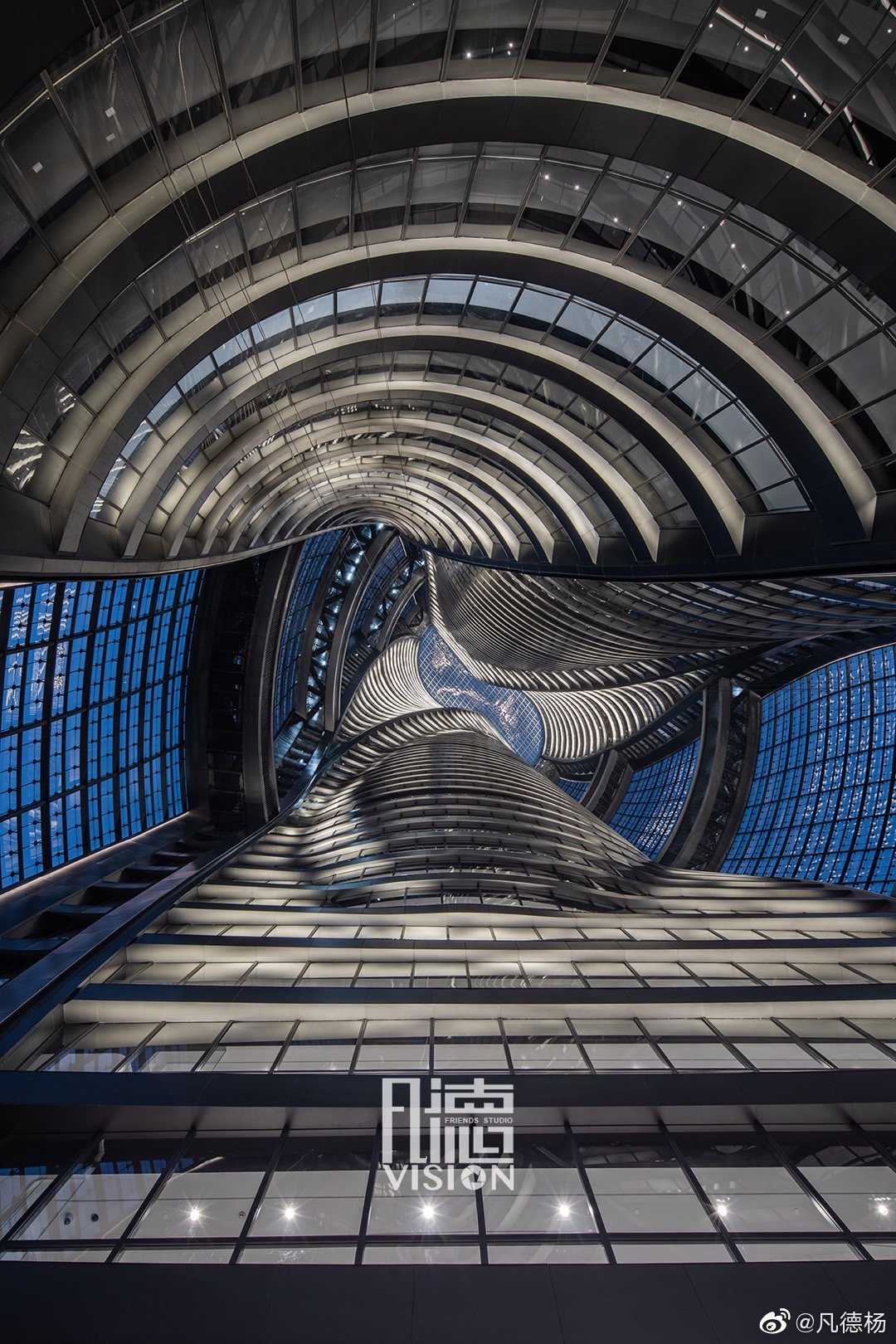 丽泽soho又一扎哈力作@soho中国 @丽泽soho官方微博 @中国摄影师联盟